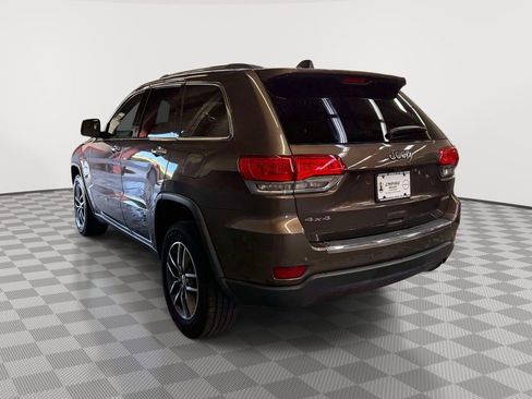 Used 2017 Jeep Grand Cherokee Limited AWD/4WD image 6
