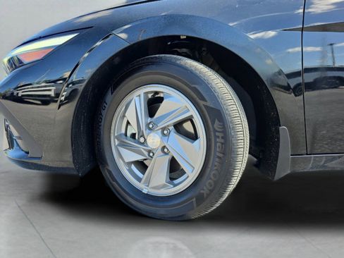 Used 2025 Hyundai Elantra SE image 35