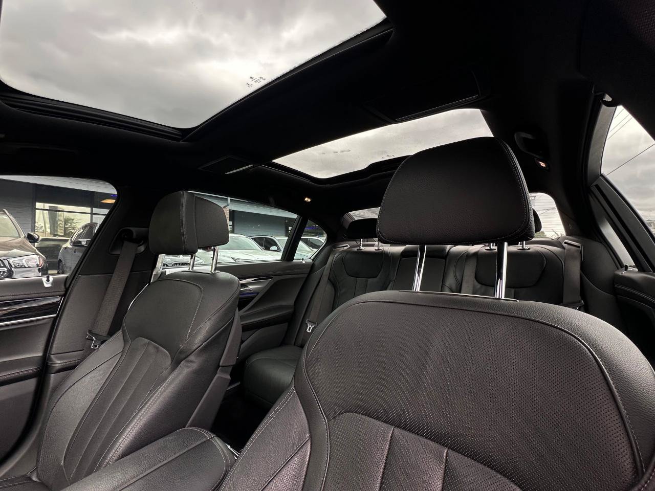 Used 2019 BMW 740i w/ Executive Package RWD image 4