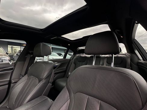 Used 2019 BMW 740i w/ Executive Package RWD image 4