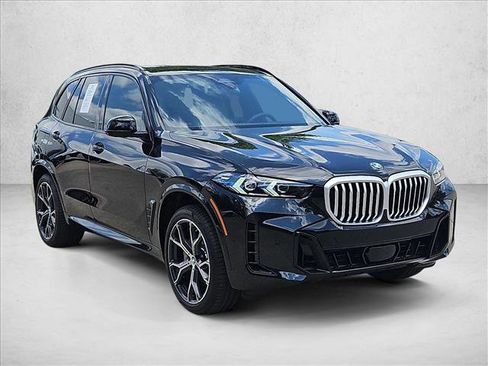 Used 2026 BMW X5 xDrive40i w/ M Sport Package AWD/4WD image 3