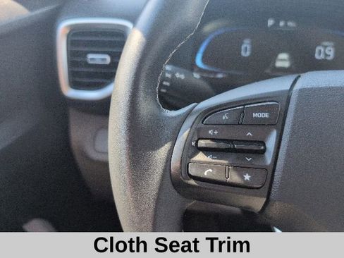 Used 2025 Hyundai Venue SEL FWD image 9
