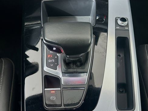 Used 2025 Audi Q5 2.0T Premium image 24