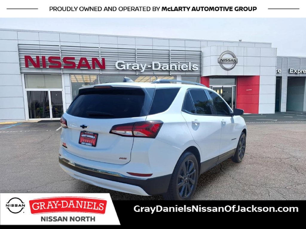 Used 2023 Chevrolet Equinox RS FWD image 2