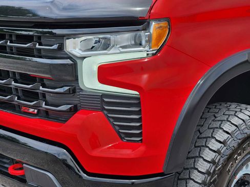 Used 2022 Chevrolet Silverado 1500 LT Trail Boss w/ LT Trail Boss Premium Package AWD/4WD image 9