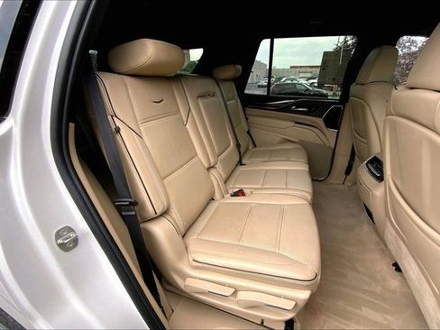 Used 2021 Cadillac Escalade Premium Luxury AWD/4WD image 27