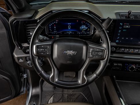 Used 2024 Chevrolet Silverado 2500 ZR2 w/ Technology Package image 19