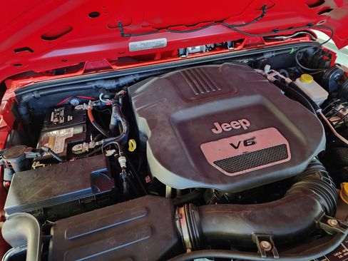 Used 2017 Jeep Wrangler Unlimited Sport w/ Connectivity Group image 35