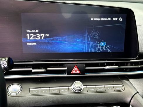 Used 2024 Hyundai Elantra Limited FWD image 19