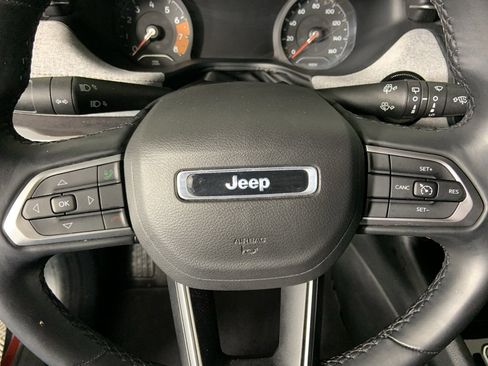Used 2022 Jeep Compass Latitude image 30