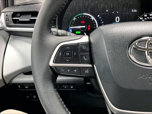 Used 2026 Toyota Sienna XLE FWD image 25