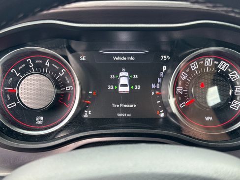 Used 2022 Dodge Challenger SXT image 22