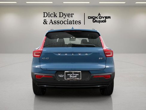 New 2025 Volvo XC40 B5 Ultra w/ Climate Package image 3