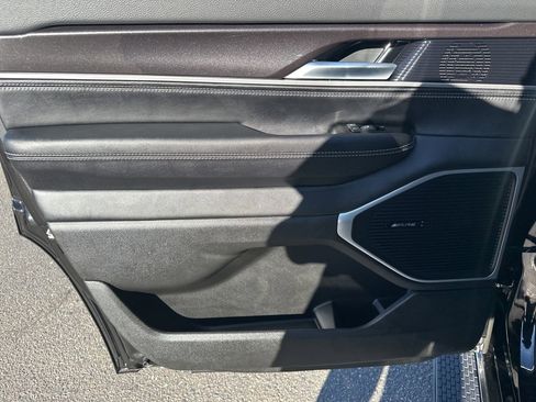 Used 2023 Jeep Wagoneer Base image 26