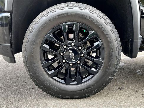 Used 2026 Chevrolet Silverado 2500 Custom w/ Custom Value Package AWD/4WD image 8