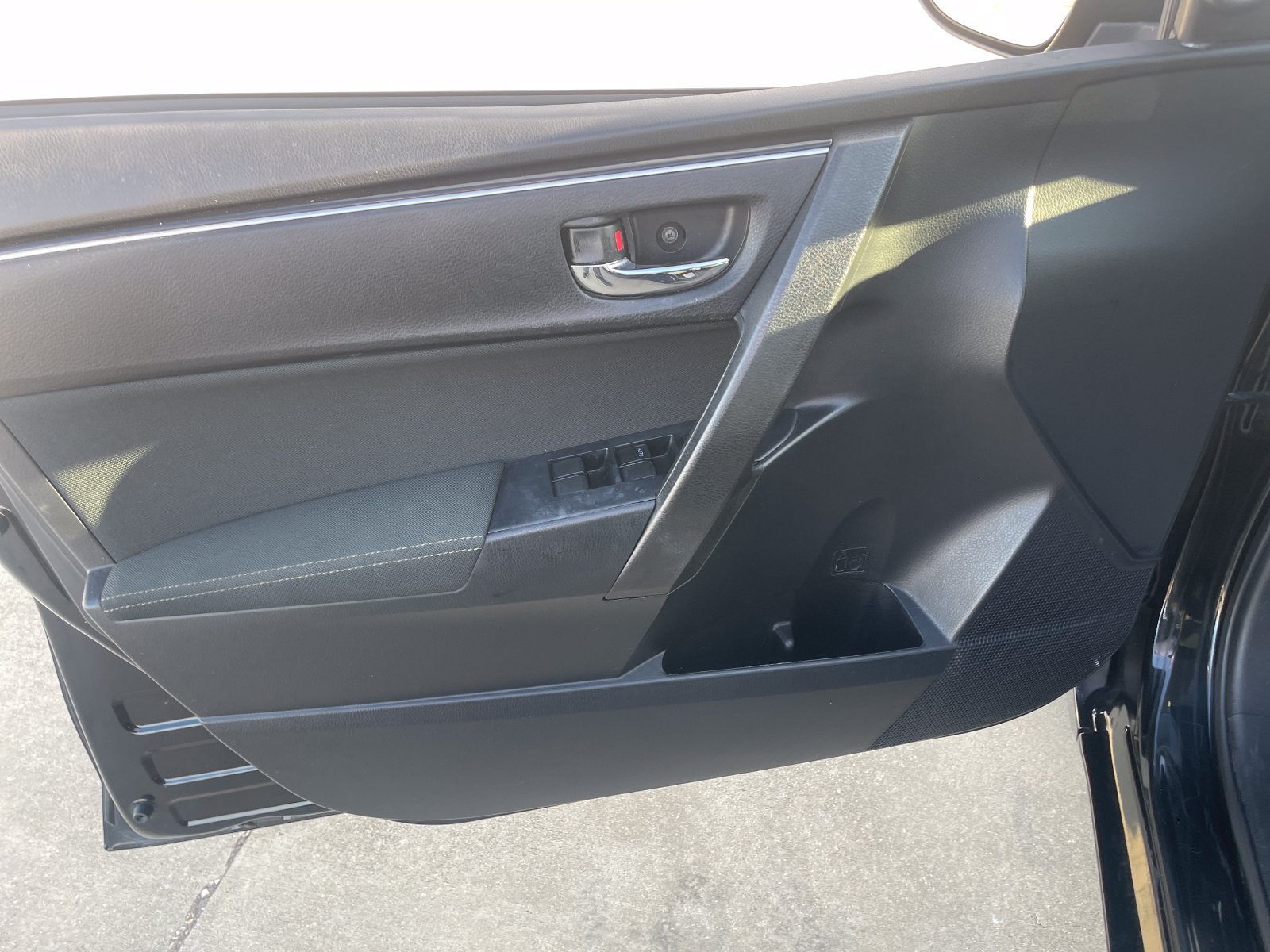 Used 2019 Toyota Corolla LE FWD image 22