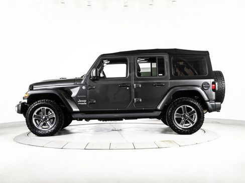 Used 2018 Jeep Wrangler Unlimited Sahara image 9