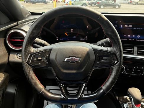 Used 2024 Chevrolet Trax RS FWD image 10