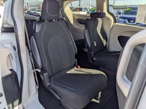 Used 2023 Chrysler Voyager LX image 7