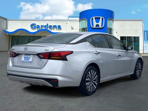 Used 2024 Nissan Altima 2.5 SV image 6