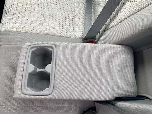 Used 2014 Toyota Camry LE image 28