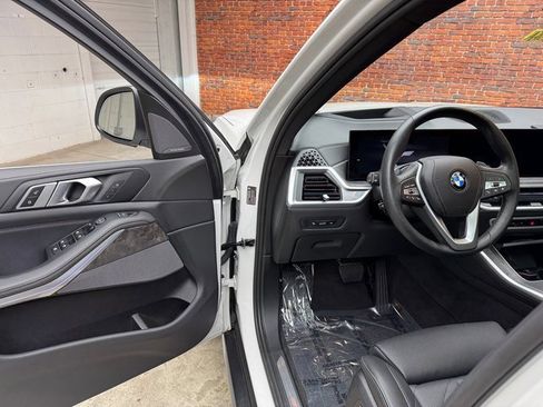 Certified 2024 BMW X5 xDrive40i w/ Premium Package image 9