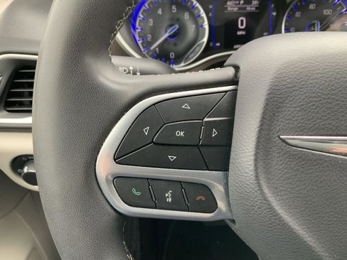 Used 2023 Chrysler Voyager LX image 29