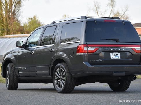 Used 2017 Lincoln Navigator Select AWD/4WD image 7