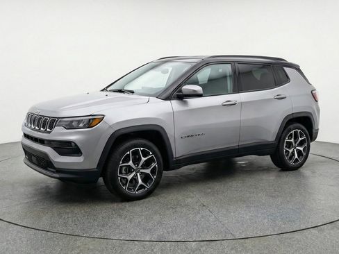 Used 2025 Jeep Compass Limited AWD/4WD image 3