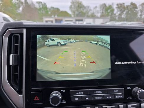 Used 2025 Nissan Frontier SV image 18