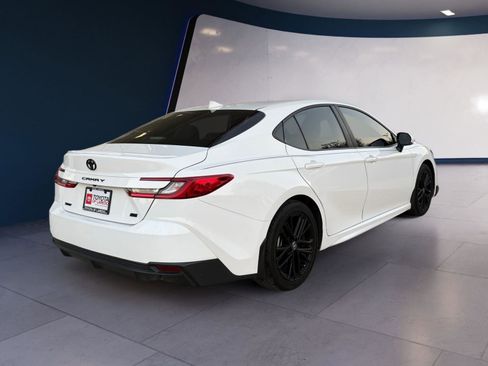 Used 2025 Toyota Camry SE image 5