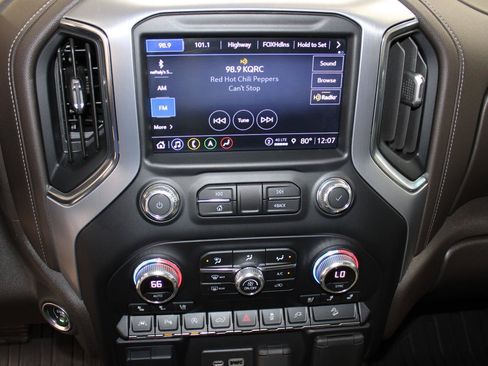 Used 2021 GMC Sierra 1500 SLT w/ SLT Premium Plus Package AWD/4WD image 33