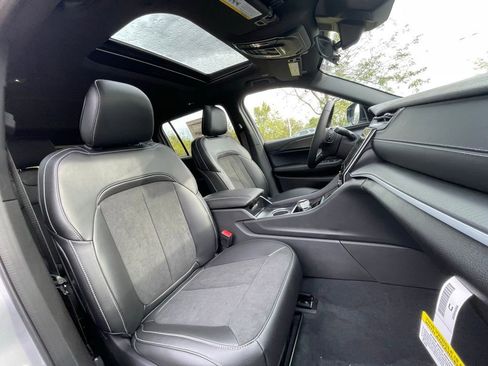 New 2025 Jeep Grand Cherokee L Altitude AWD/4WD image 12
