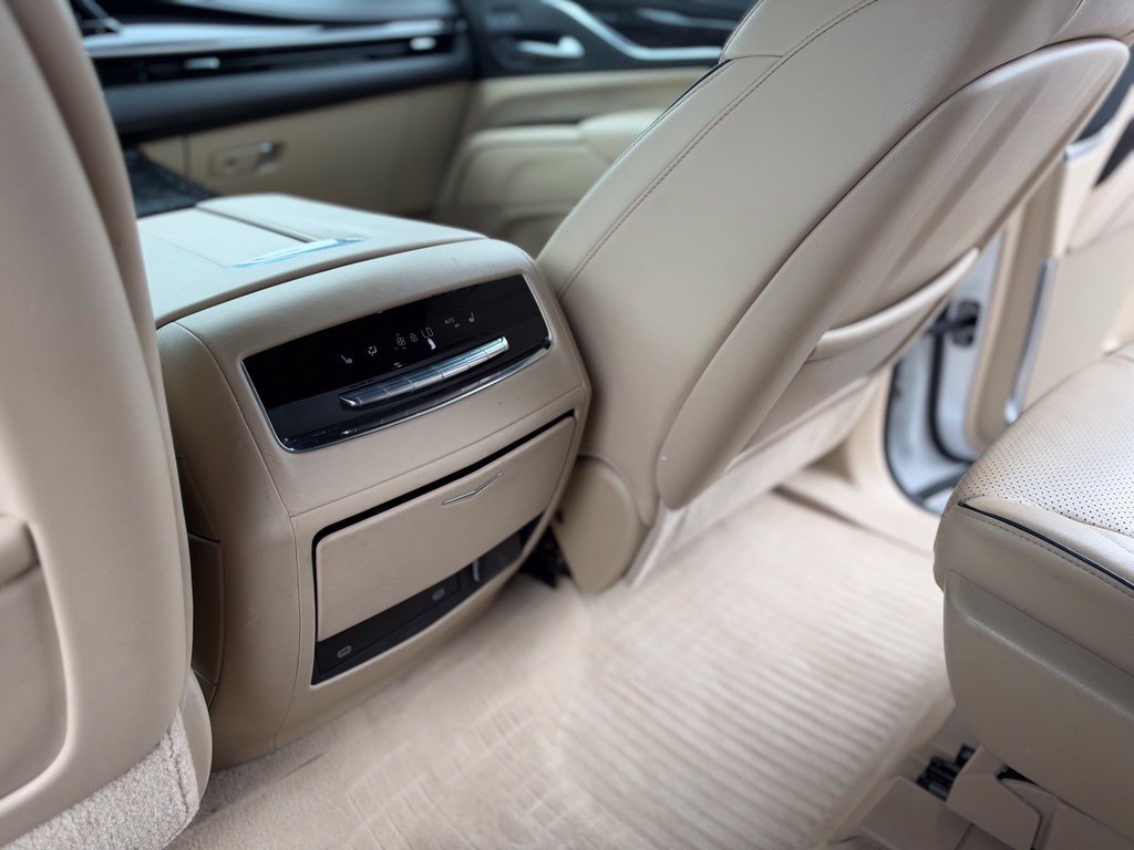 Used 2021 Cadillac Escalade Premium Luxury w/ Performance Package AWD/4WD image 21