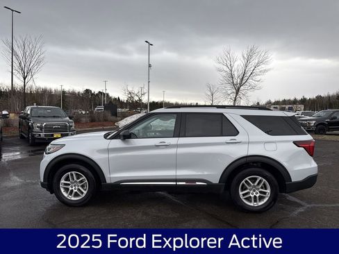 Used 2025 Ford Explorer Active image 10