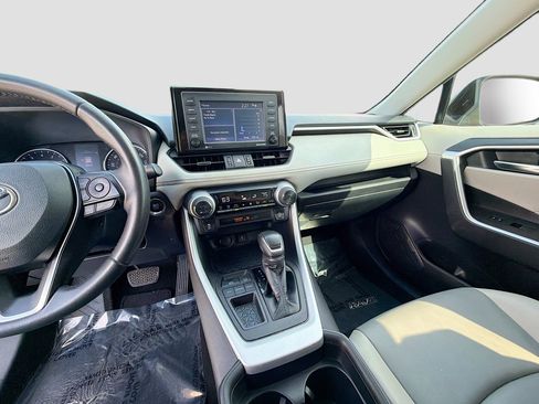 Used 2021 Toyota RAV4 XLE Premium image 26