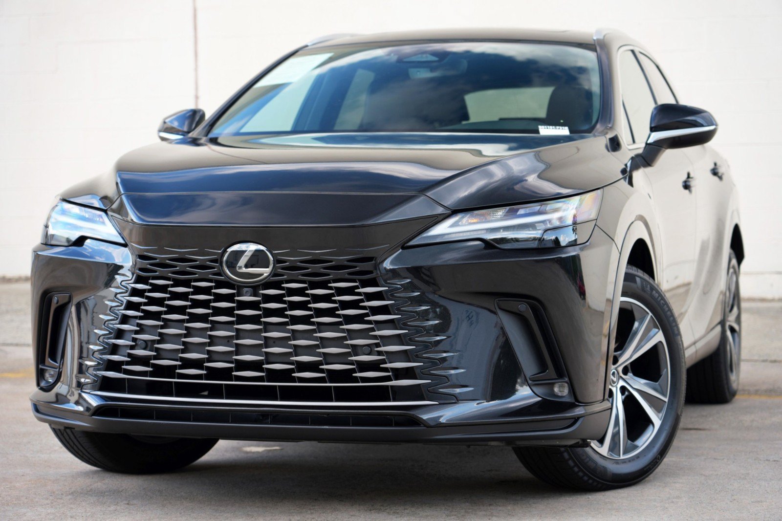Used 2024 Lexus RX 350 FWD w/ Technology Package image 3