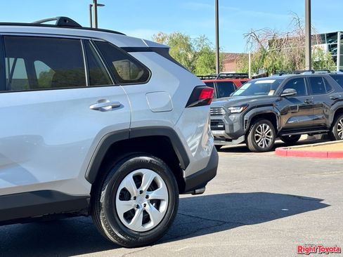 Certified 2019 Toyota RAV4 LE w/ Carpet Mat Package FWD image 10