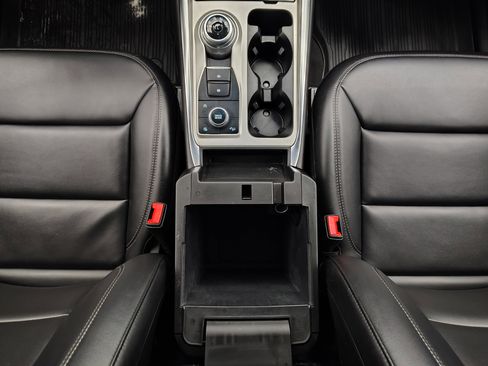 Used 2023 Ford Explorer XLT w/ Equipment Group 202A image 33