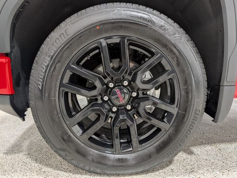 Used 2025 GMC Sierra 1500 Elevation image 9