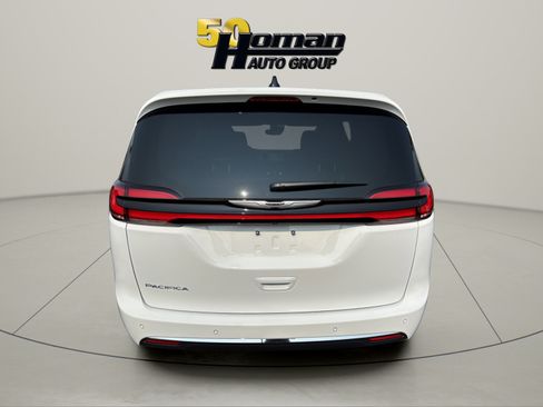 New 2025 Chrysler Pacifica Select FWD image 4