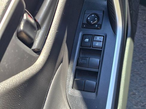 Used 2020 Toyota RAV4 LE AWD/4WD image 14