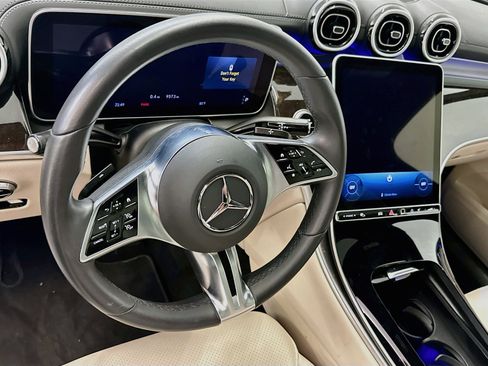 Used 2025 Mercedes-Benz GLC 300 4MATIC image 18