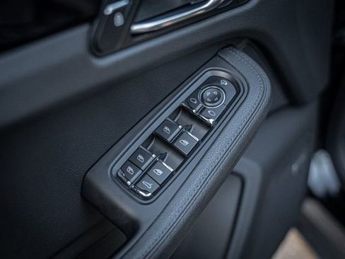 Used 2023 Porsche Macan Turbo image 41