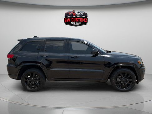 Used 2021 Jeep Grand Cherokee Laredo X AWD/4WD image 7