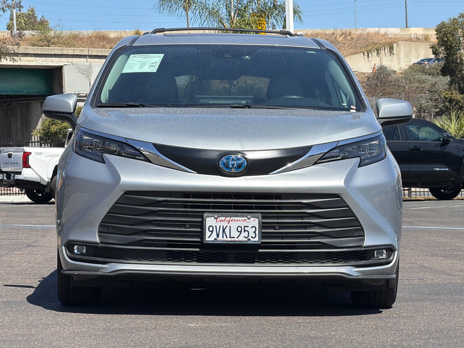 Used 2025 Toyota Sienna XLE w/ XLE Plus Package FWD image 7