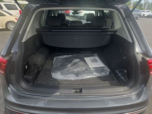 Certified 2023 Volkswagen Tiguan SE w/ Panoramic Sunroof Package AWD/4WD image 12
