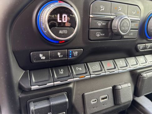 Used 2021 Chevrolet Silverado 2500 LTZ w/ LTZ Plus Package image 45