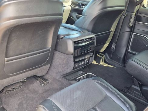 Used 2024 Jeep Wagoneer Series III AWD/4WD image 26