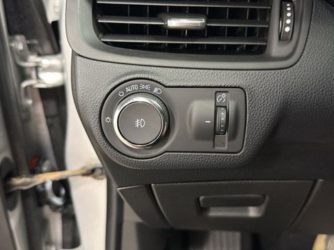 Used 2019 Buick Envision Essence FWD image 21